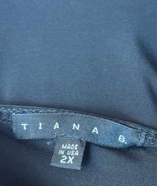 Vestido de cóctel negro para mujer Tiana B. 2X Plus con mangas adornadas 3/4 Foto 4 de 4