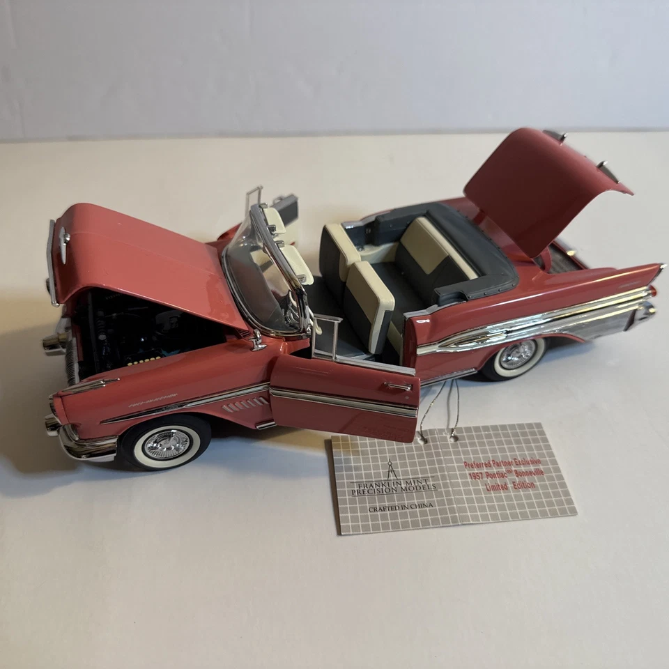 Pontiac Bonneville 1957 Franklin Mint LE convertible rosa 1:24 1047/2500 Foto 3 de 4
