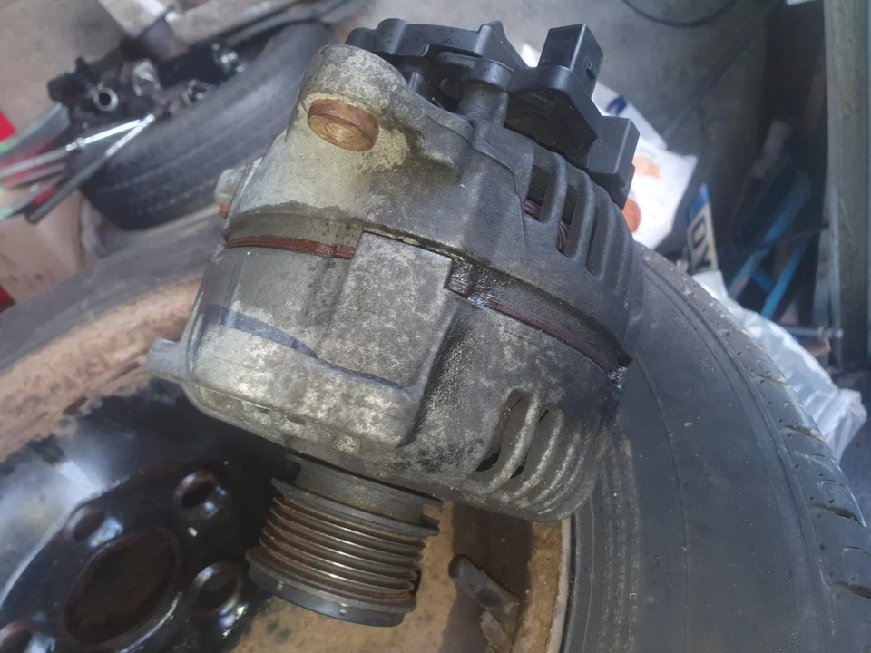  Vw Sharan 2.0 Tdi  2008 Alternator Bosch 0986048530 - Image 2 of 4