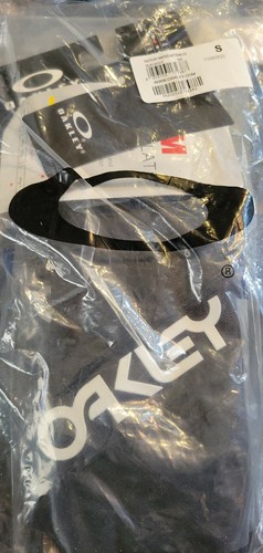Oakley Factory Winter Mittens 2.0 Size Small Black, NWT, Free Shipping - Picture 2 of 3