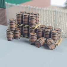 Wooden Barrels & Large Pallets  200Model Railway Scenery  OO Gauge 1-76 (24Pack)