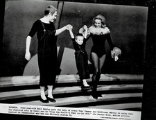 SUPER RARE!! 8X10 1961 ORIG MUSICAL"Stop the World I Want to Get Off"Anna Quayle