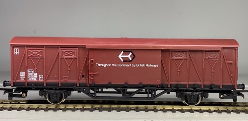 Hornby R738 OO Gauge BR 20 Ton HFS Anglo-Continental Ferry Van Brown - VNM Boxed - Picture 3 of 13