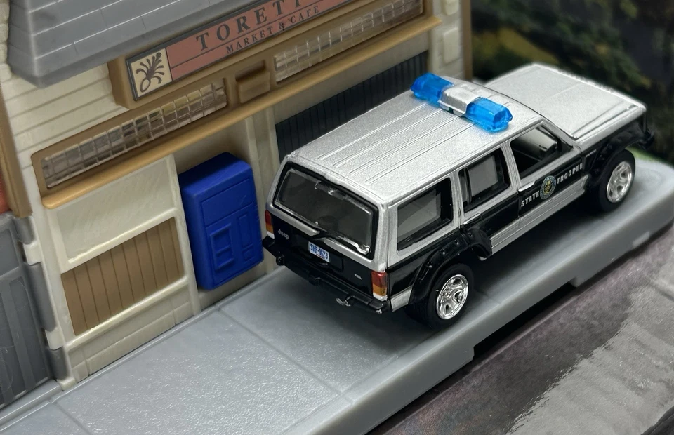 Jeep Cherokee Loose Collectible 1:64 Diorama Police Vehicle - Image 3 of 4
