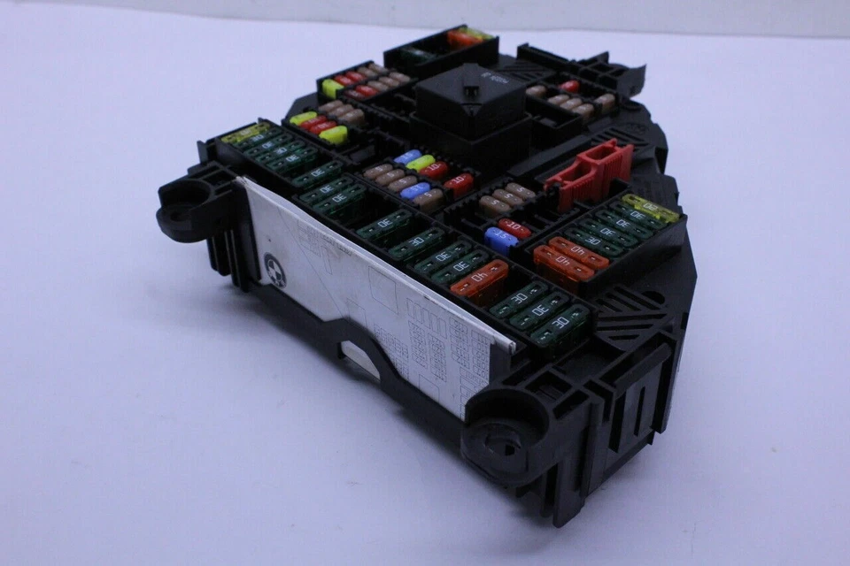 2011 BMW 750Li Fuse Relay Box Rear OEM Used - Изображение 3 из 4