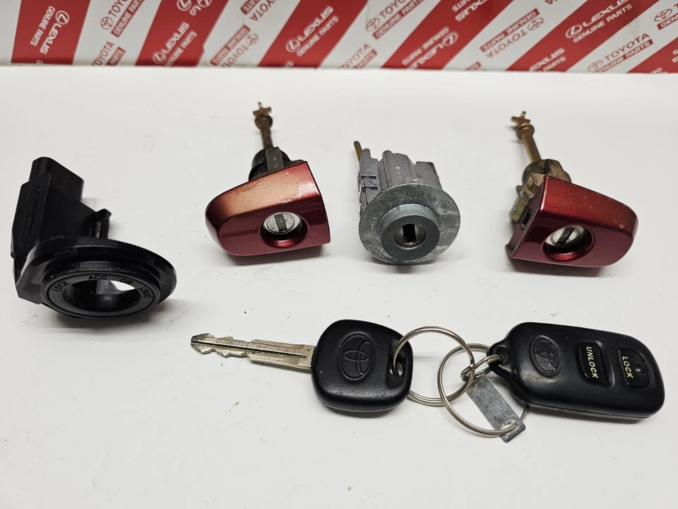 03-2008 TOYOTA COROLLA IGNITION SWITCH  DOOR LOCKS TRUNK LOCK SET 1 KEY TESTED  - Image 3 of 4