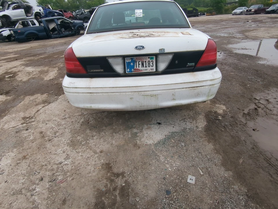 2000-2011 Ford Crown Victoria Rear Bumper Assembly Oem TQI6B — 第 2/3 张图片