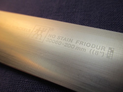 Cuchillo de tallado profesional Henckels con mango blanco de 8 pulgadas - 30060-200 - Imagen 4 de 11