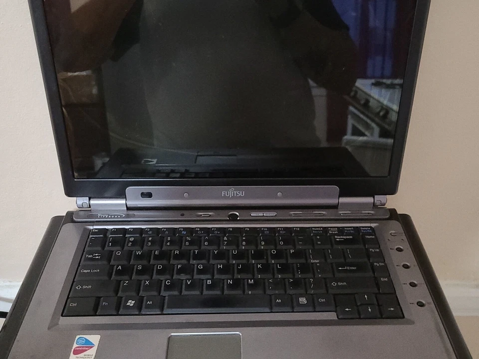  Fujitsu LIFEBOOK N3510 Pantalla defectuosa. Foto 2 de 4