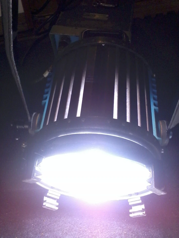 575 LTM HMI fresnel light as arri arrisun - Image 4 of 4