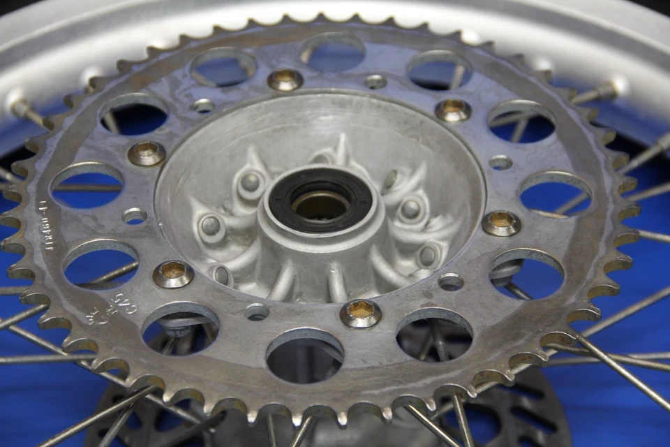 90-96 KX250 KX125 KX500 1993 llanta trasera radios centrales buje husillo rotor neumático Foto 2 de 4