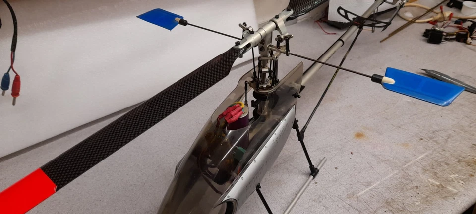 Robbe Schlüter Helikopter Paket zu Verkaufen. Es Besteht aus insgesamt 3 - Bild 3 von 4