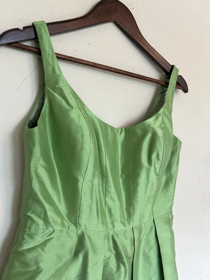 Vestido de Seda Colección Jenny Yoo Verde 4 Fiesta Formal Hoco Boda Calce Acampanado Foto 3 de 4