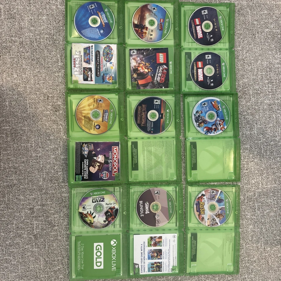 Lote de 9 juegos familiares Xbox One LEGO, Sims 4, Pixar, Hasbro, Lucky Tale Foto 3 de 4