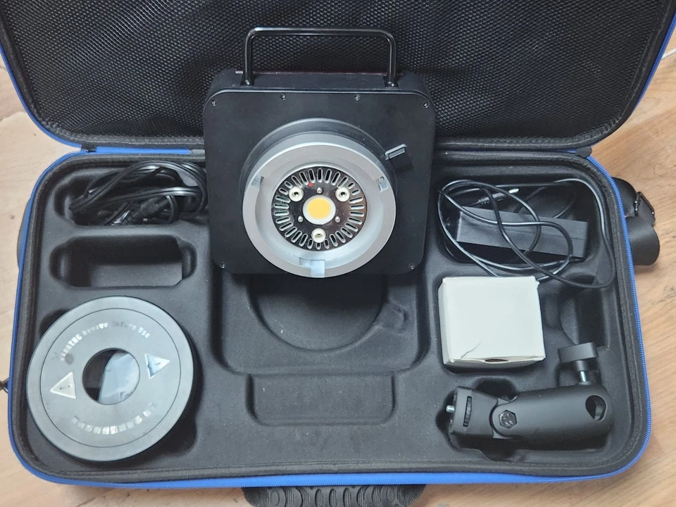 Neewer Q4 TTL 400Ws Studio Flash HSS 1/8000s with accessories - Image 2 of 4