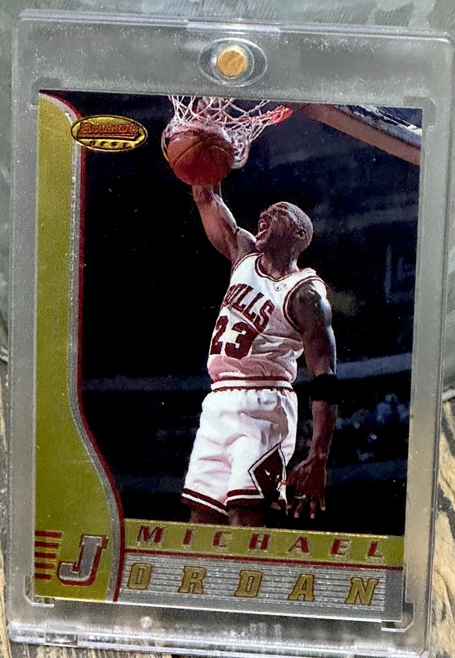 Tarjeta Michael Jordan TOPPS AÑOS 90 INSERTAR LÁMINA HOLO DORADA RARA 🔥 CAMISETA DE LOS BULLS #23 Foto 3 de 4