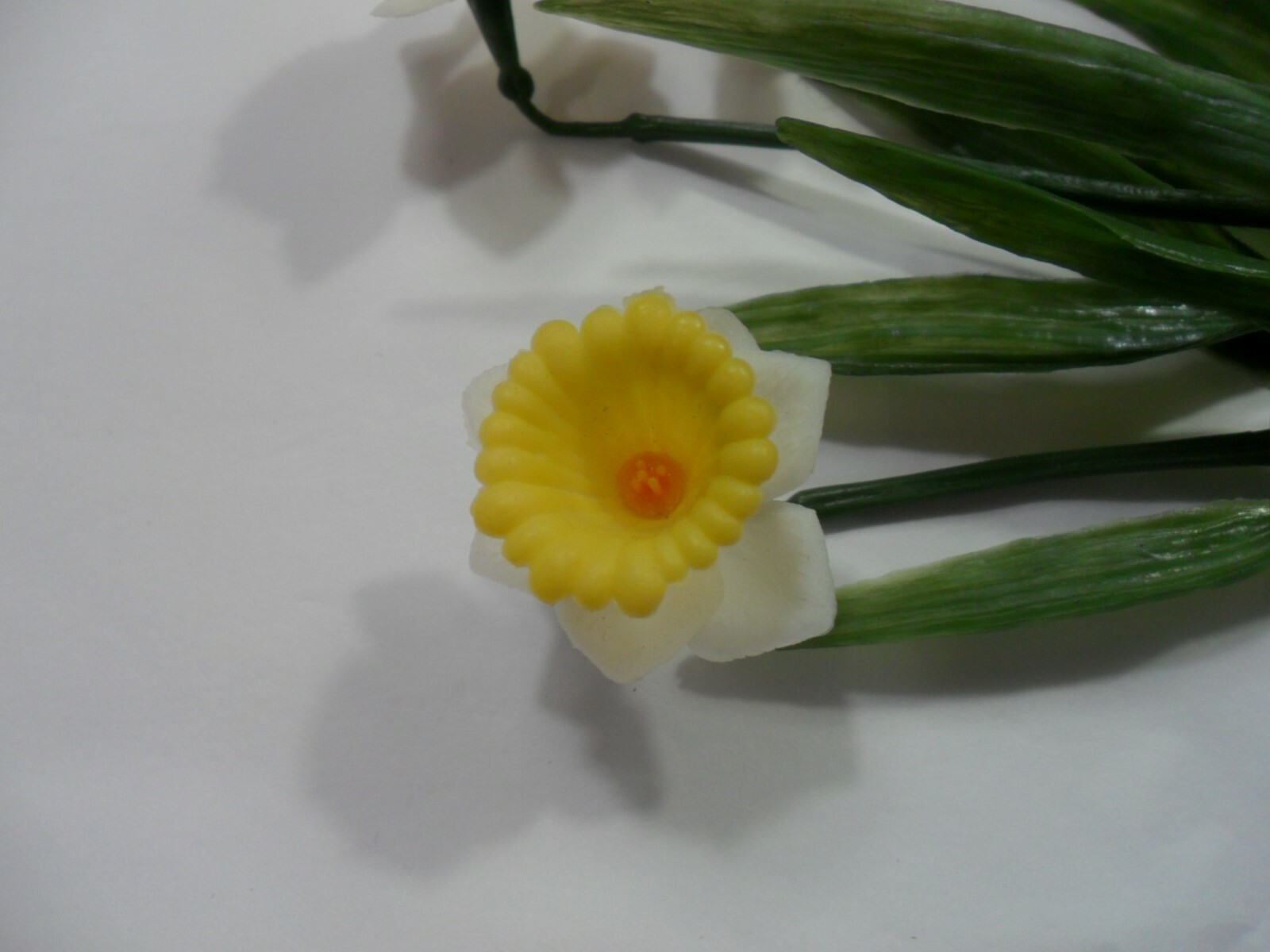 Vintage Plastic Small Daffodils Flowers ~  Hong Kong