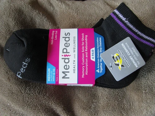 Med Peds BLACK low cut socks 4 pair BRAND NEW in Package Ladies Medium 6-10 lady