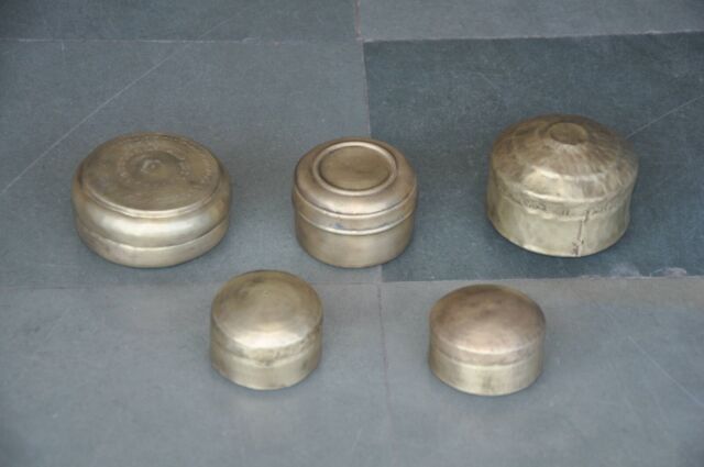 5 Pc Vintage Brass Handcrafted Round Shape Fine Quality Powder/Pill Boxes 5 Pc Vintage Brass Handcrafted Round Shape Fine Quality Powder/Pill Boxes