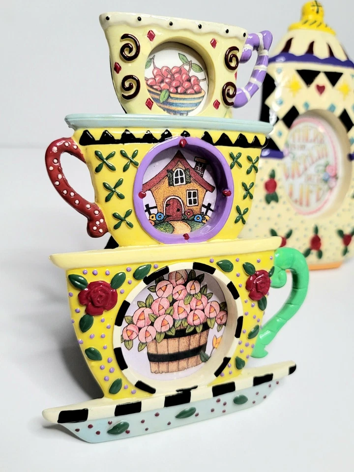 Tetera vintage y tazas de té apiladas en forma de marcos de fotos lindos coloridos 61/2" Foto 3 de 4