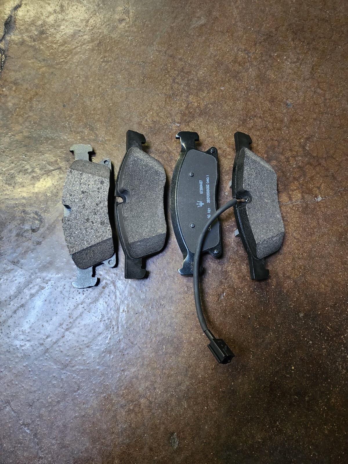 Genuine MASERATI LEVANTE - FRONT Brake Pads OE Maserati for Base Model 673004427