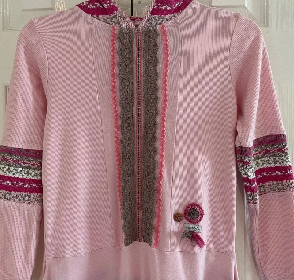 Vestido com capuz NAARTJIE manga longa rosa multi malha crochê ilha justa-tamanho 9 novo sem etiquetas - Imagem 3 de 4