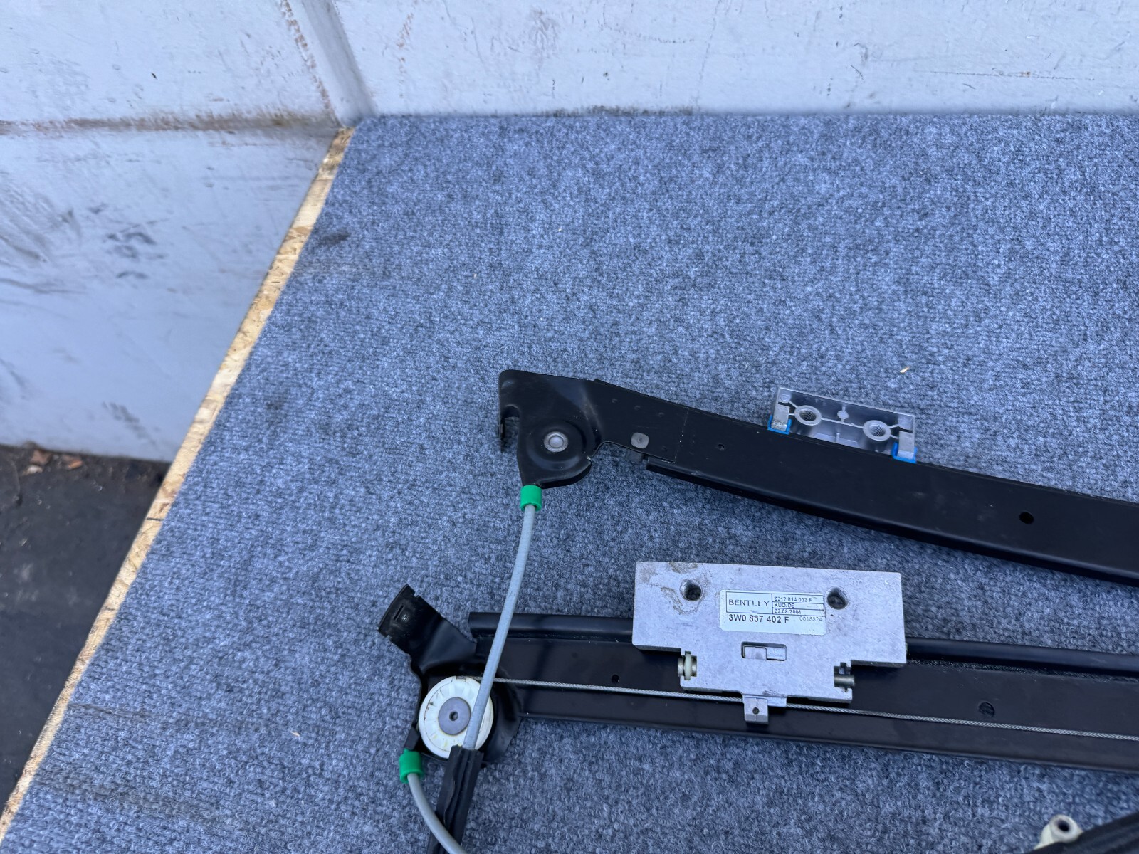 FRONT LEFT DRIVER DOOR WINDOW REGULATOR 3W0837402 J BENTLEY GT GTC (2004-2008)