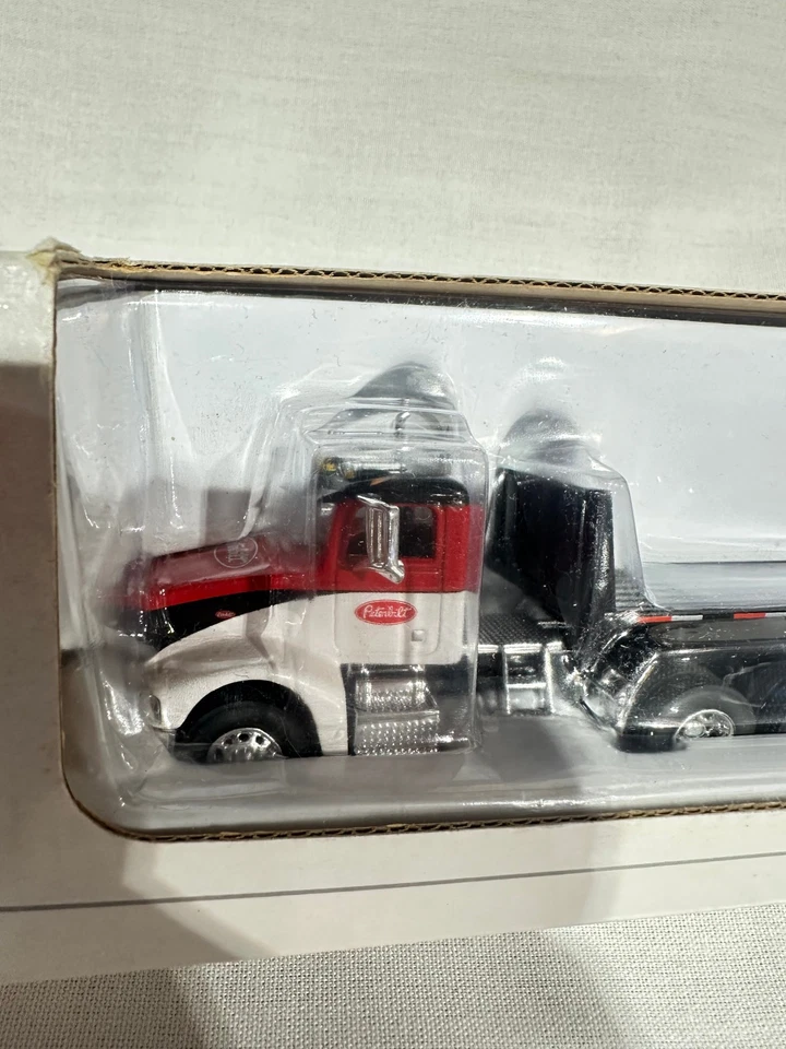 Peterbilt Logo 385 Semi w/ Flatbed Trailer By SpecCast 1/64th Scale - Image 4 of 4