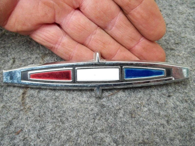 5.25"L Vintage 1960s Ford FoMoCo Red White Blue Emblem C2MB 6566633A FREE SHIP