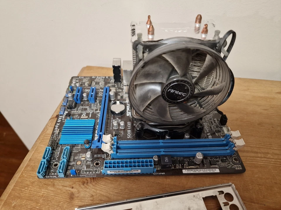 Asus H61M-A/USB3, Intel Core i5-2500K, 8GB DDR3 RAM, Bundle - Image 2 of 4