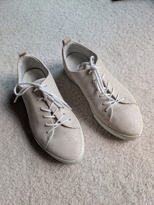 Worn Once Ecco Women's Beige Leather Comfort Shoes Sneakers Sz 4