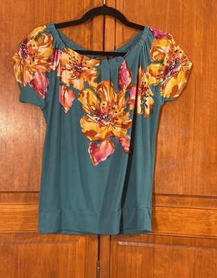 Outback Red Top Women s Size Small