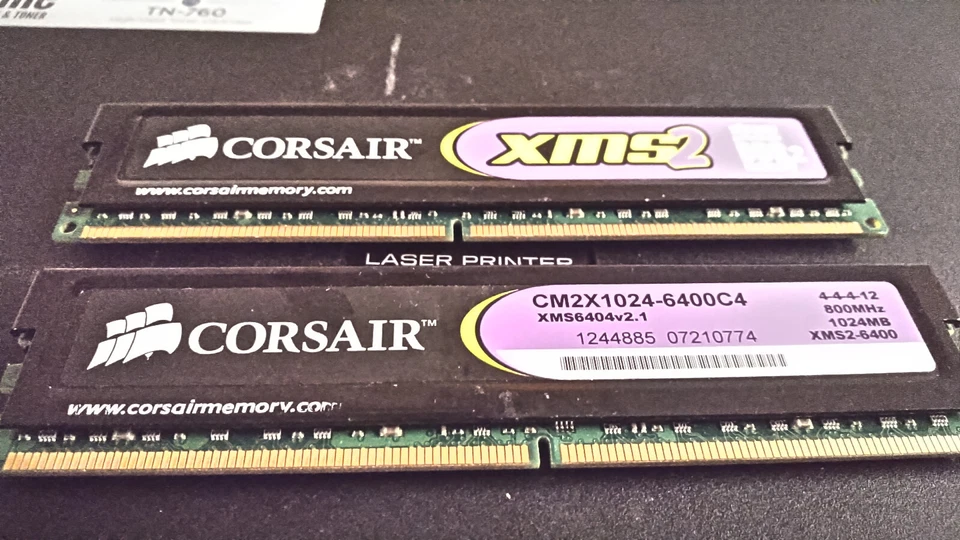 ONE 2GB (TWO 1GB) Set of {Corsair} CM2X1024-6400C4 PC2-6400 Desktop RAM - Image 2 of 3