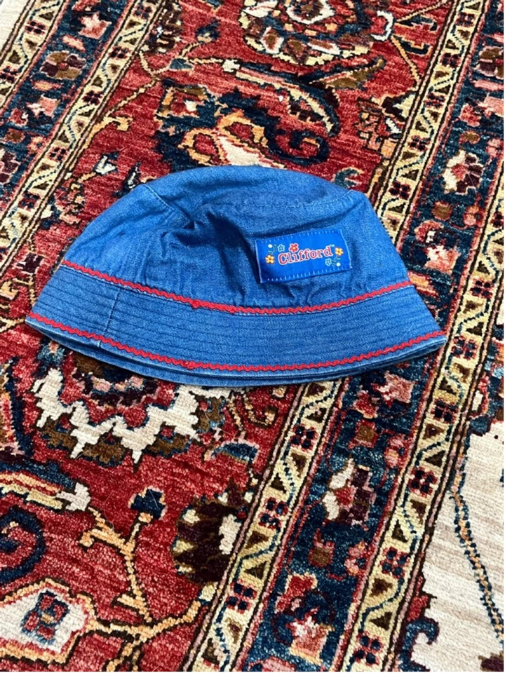 Sombrero cubo vaquero bordado Clifford vintage para niños pequeños Foto 3 de 4