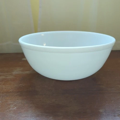 Vintage Pyrex True Opal White 404 Mixing Bowl 4 Quart Unmarked On Bottom