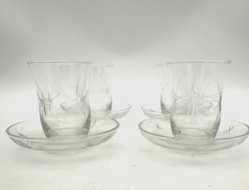 Juego de 4 tazas y platillos de cristal de té turco con diseño de vidrio grabado Foto 2 de 4