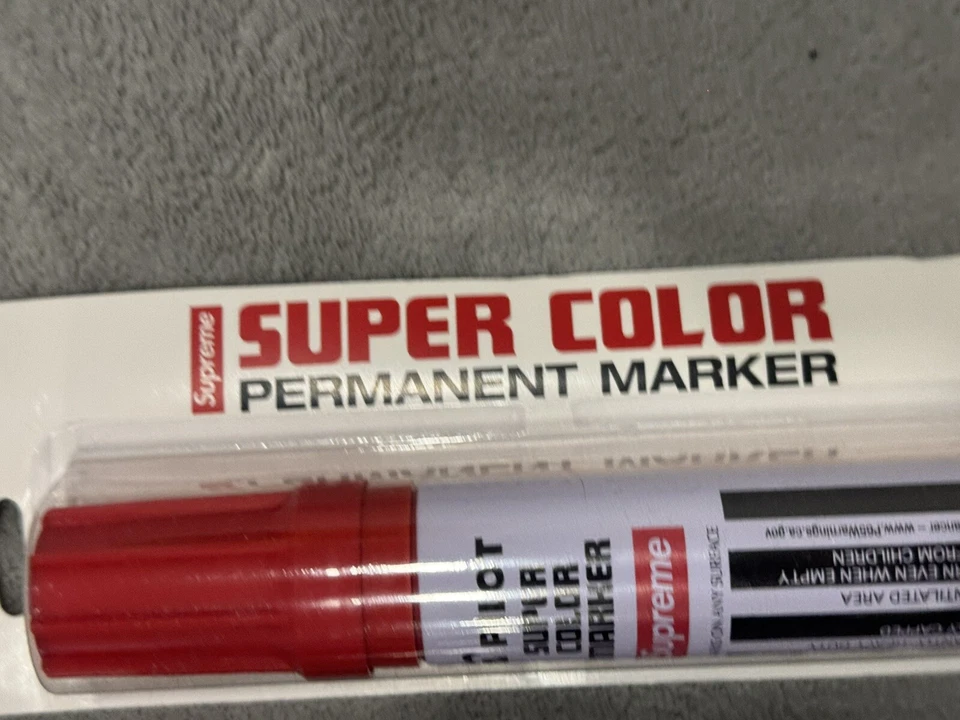 NUEVO MARCADOR PERMANENTE PILOTO SUPREME FW18 ROJO NEGRO SUPER COLOR caja logo cdg comme Foto 4 de 4