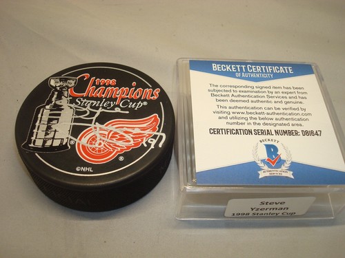 Steve Yzerman Signed Red Wings 1998 Stanley Cup Champs Hockey Puck Beckett COA - Picture 1 of 4