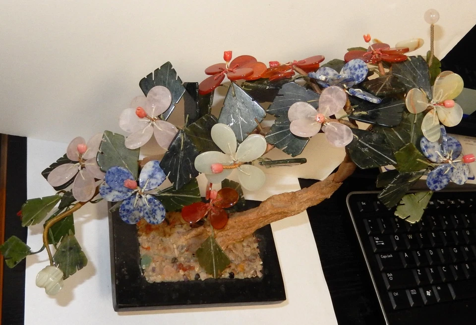 LARGE WHITE JADE AND ROSE QUARTZ TREE WITH GREEN POT  - Imagem 2 de 4