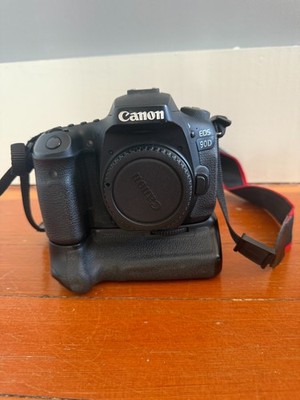 Canon EOS 90d DSLR Camera - WITH BATTERY GRIP and BATTERIES