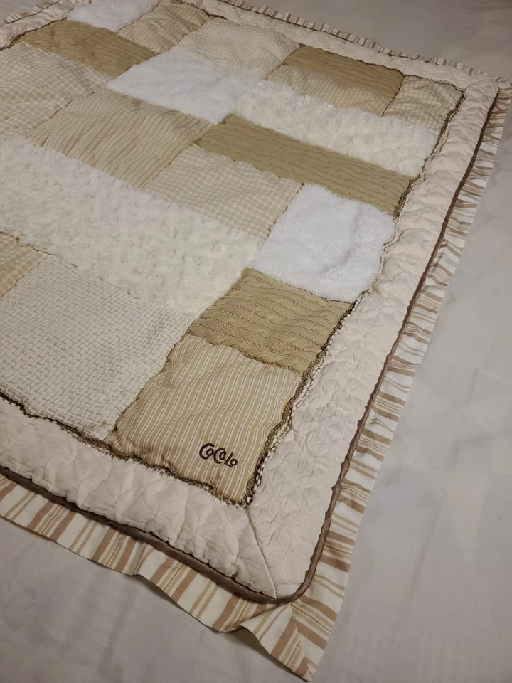 Текстурированное одеяло для детской кроватки Cocalo бежевое и кремовое натуральные цвета толстое одеяло 46x39 - Изображение 4 из 4