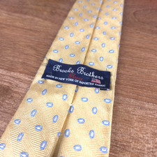 Brooks Brothers Fleece Neck Tie 2.75x51.5 Skinny Short Gold Herringbone Silk USA