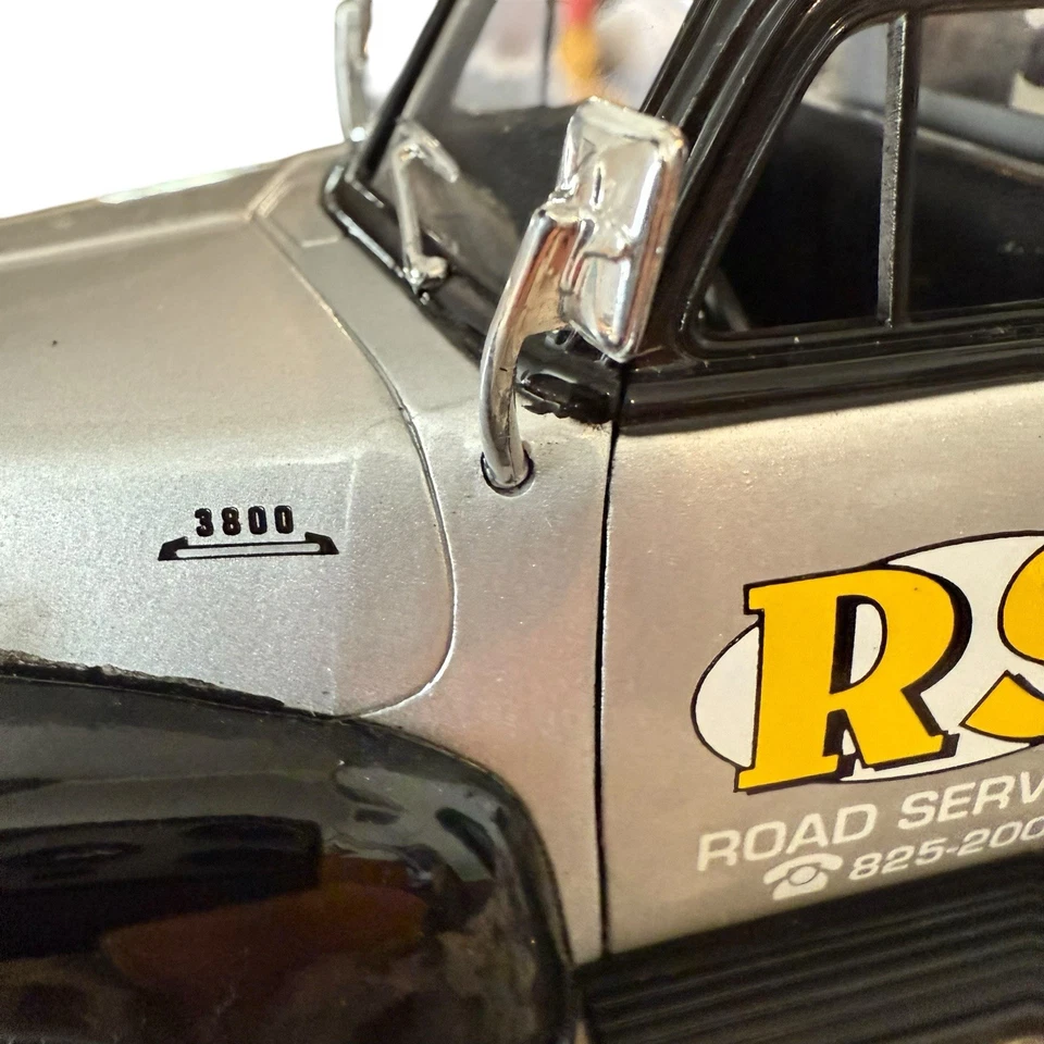 RARE Welly 1953 Chevrolet 3800 Tow Truck RS Road Service Silver 1:24 Diecast - Image 2 of 4