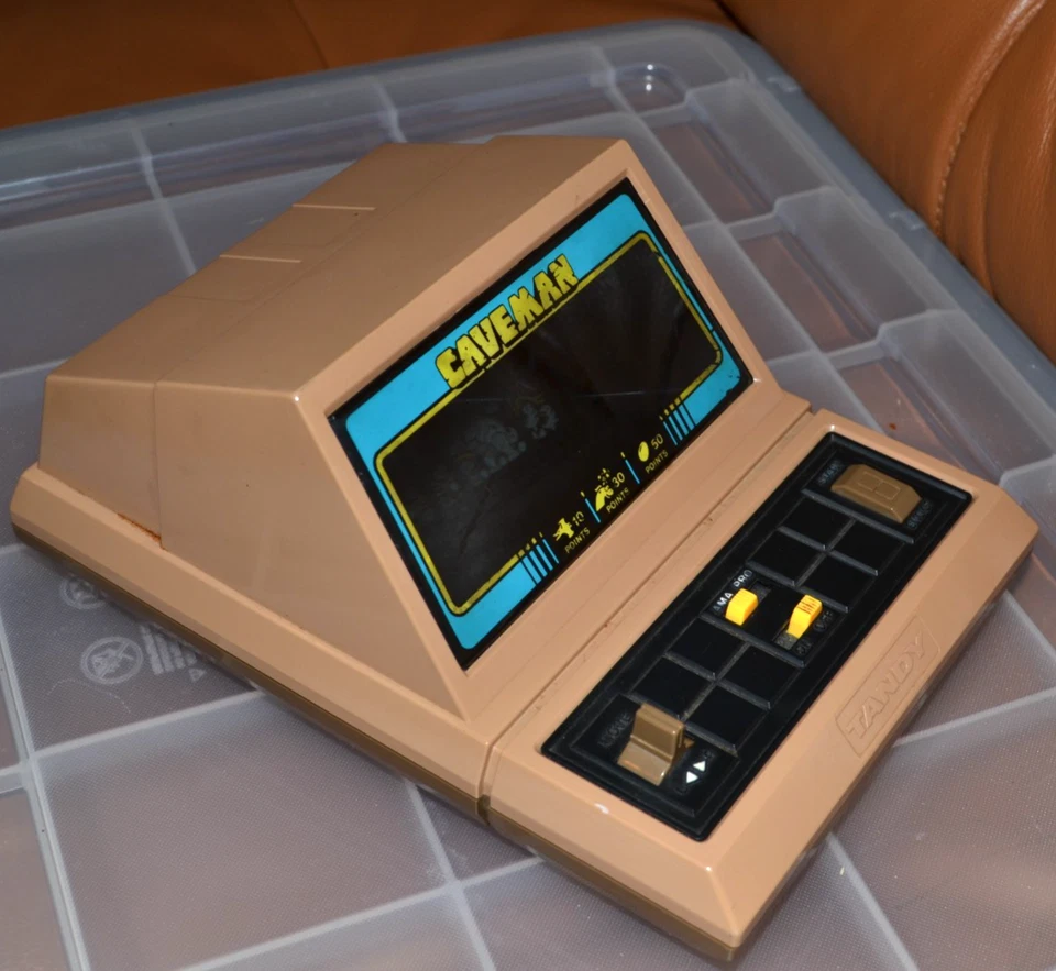 TANDY CAVEMAN Radio Shack Mesa Electrónica Portátil Variante Tomy con CAJA Foto 4 de 4