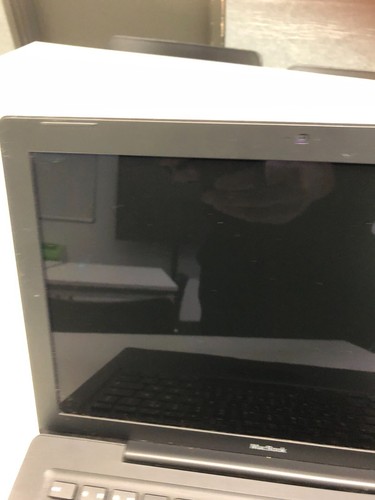 Apple MacBook Model No A1181 (2007) No charger not tested Sold As Seen For Part - Bild 6 von 16