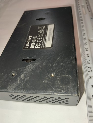 LINKSYS LGS108 8 PORT GIGABIT SWITCH - Picture 5 of 7