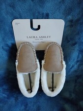 Laura Ashley Ladies Microsuede Memory Foam Plush Moccasin Slippers Size 5-6