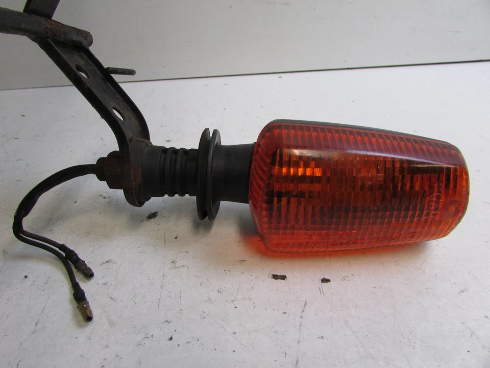 Yamaha FZR1000 EXUP 3LG 1995 Front Sub Frame Mounting Bracket & Indicators J20 - Image 2 of 4