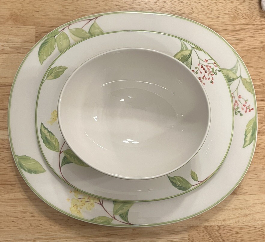 Villeroy and Boch “Green Garland” piece dinnerware set