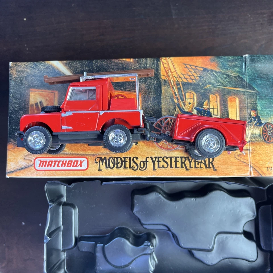 Matchbox Of Yesteryear Fire Truck YFE-02 1948 Land-Rover Auxiliary Fire Truck - Image 3 of 4